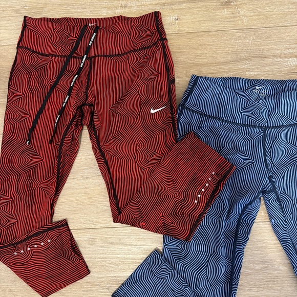 Bundle of 2 Nike Crop Leggings Medium - Picture 1 of 9